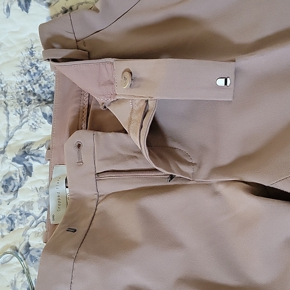 GAP Cropped Flare Pants 👖 😍 - Picture 5 of 9